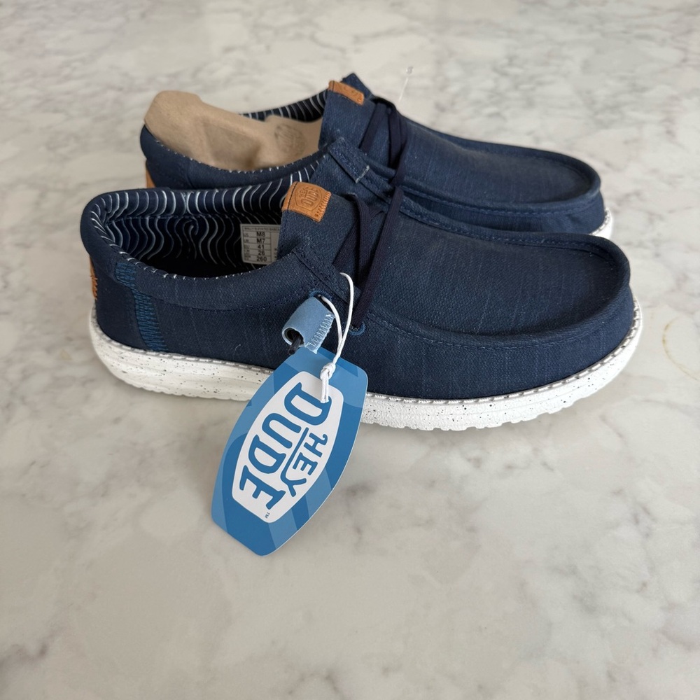 NWT!! Size 8 Hey Dude Men’s Wally Shoes